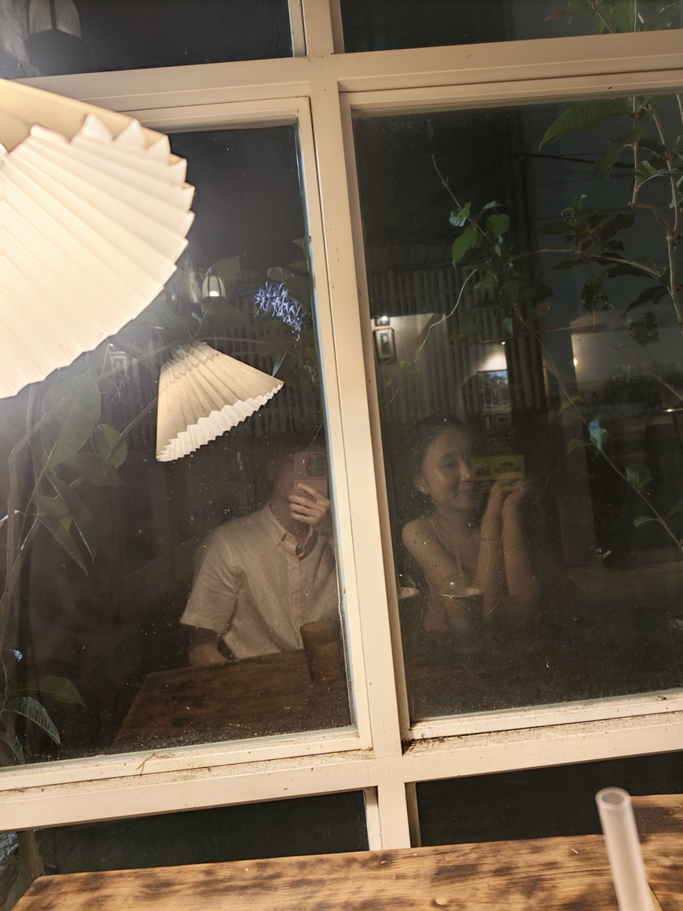 Khung cửa sổ mộng mơ